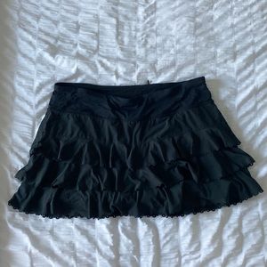 Lululemon Women’s Tennis Skirt (Size 6)